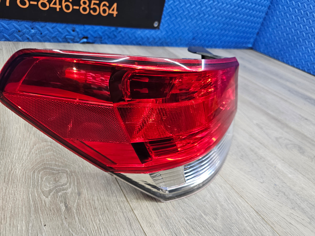 2010-2014 Subaru legacy seda 2.5 left driver tail light 84912AJ01A image 3