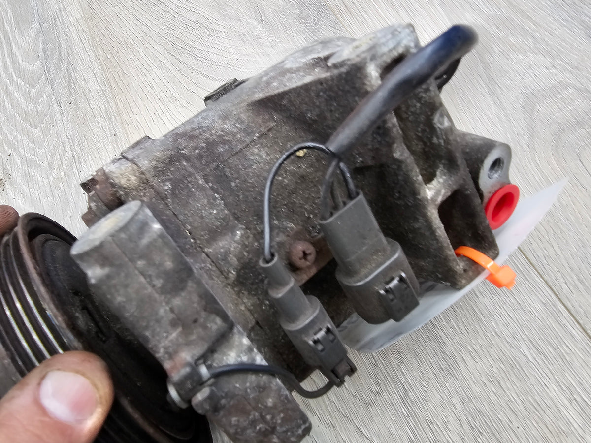 2000-2001 Subaru impreza rs sedan 2.5 ac compressor 73111FA132  image 4
