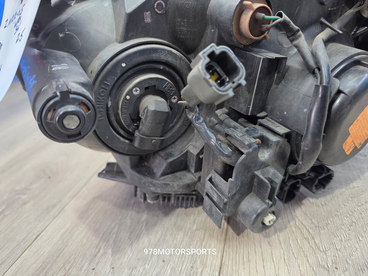 2005 subaru wrx sti right passenger hid headlight