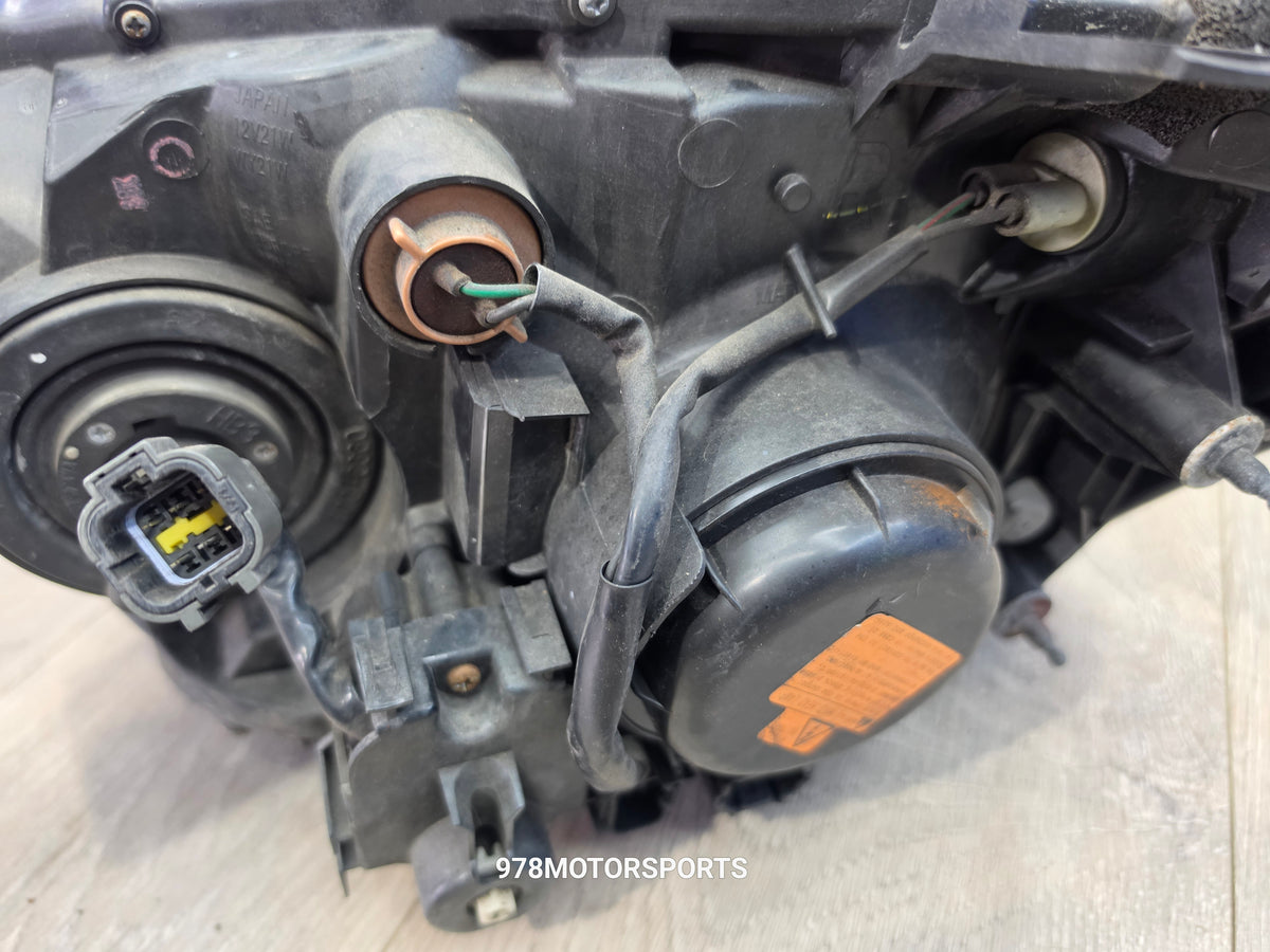 2005 subaru wrx sti right passenger hid headlight