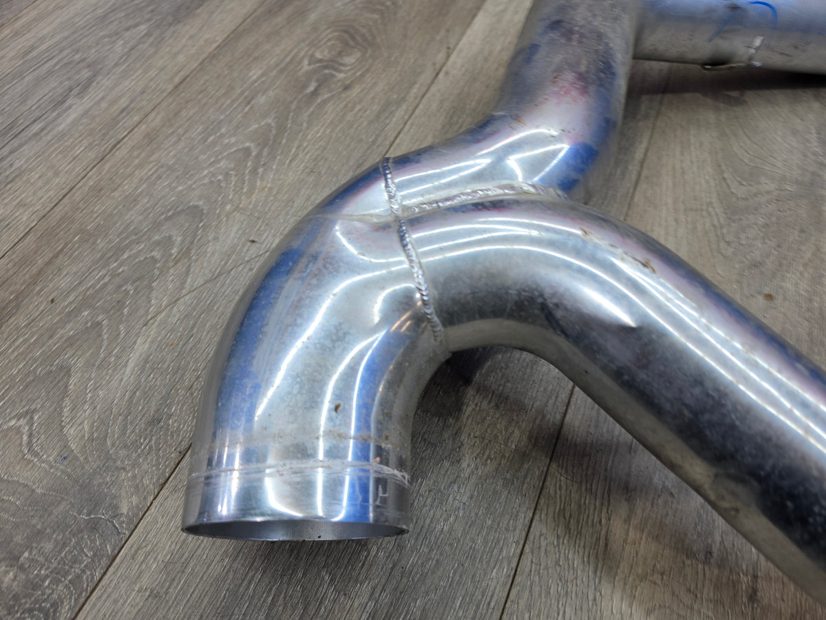 Cadillac sts-v intake pipe
